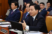 [포토] 고속도로 백지화 관련 답변하는 원희룡 장관