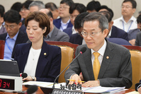 [포토] 답변하는 이종호 과학기술정보통신부 장관