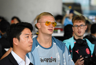 [포토] 한국 방한한 맨시티 홀란드 '여기가 한국인가'