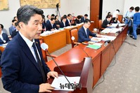 [포토] 교권회복 관련 업무보고 하는 이주호 사회부총리