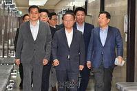 [포토] 최고위 입장하는 국민의힘 지도부