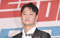 [포토] 택배는 몽골몽골 홍경인 '나만 정장이네'