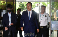 [포토] 법원 향하는 '돈봉투 의혹' 이성만 의원