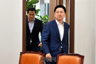 [포토] 입장하는 김기현 국민의힘 대표