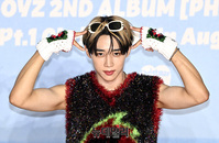 [포토] 더보이즈 선우 '옷이 따가워요'