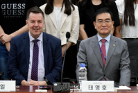 [포토] 당원권정지 해제 태영호·로버트 할리 오랜만에 공개활동