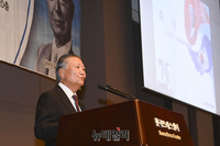 [포토] 건국 75주년 기념식 축사하는 신철식 회장