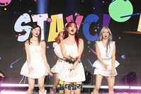 [포토] 타이틀곡 '버블' 무대 선보이는 스테이씨