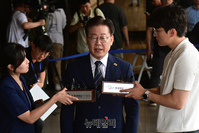 [포토] 네 번째 검찰 포토라인에 선 이재명 민주당 대표