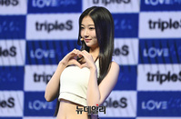 [포토] 러블루션 카에데, 마음을 담은 하트