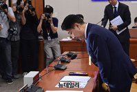 [포토] 인사하는 이동관 방송통신위원장 후보자