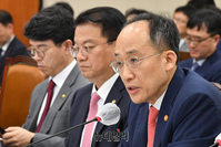 [포토] 의원들의 질문에 답하는 추경호 경제부총리