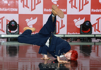 [포토] 아크로바틱 포즈 취하는 티아이오티 김민성