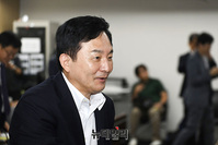 [포토] 주택공급 혁신위 인사 나누는 원희룡 장관