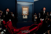 [포토] 뱅크시가 파쇄한 '사랑은 쓰레기통에' 국내 최초 공개