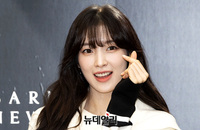 [포토] 아린, 귀여운 손가락 하트