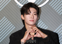 [포토] 덱스, 상남자 손하트