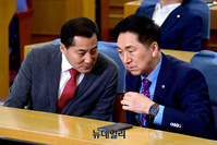 [포토] 대화 나누는 김기현·박대출