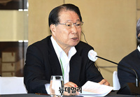 [포토] 제31차 한일포럼 공동성명 발표하는 유명환 전 장관