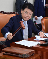[포토] 회의 주재하는 장제원 국회 과방위원장