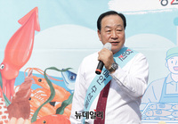 [포토] 동해안 수산물 소비촉진 나선 한기호 의원