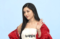 [포토] 안채미, 강렬한 화이트와 레드