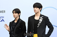 [포토] CIX 용희-현석 '두 조각상의 등장'