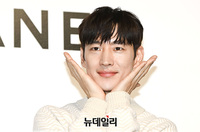 [포토] 이제훈, 가장 잘생긴 꽃 