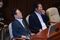 [포토] 단식 8일차 본회의 찾은 이재명 민주당 대표