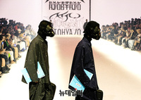 [포토] '눈 내리는 패션쇼' 김세형 디자이너 아조바이아조 런웨이 1/3