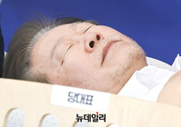 [포토] 눈 감은 이재명 민주당 대표 