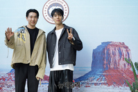 [포토] 패션디자이너 '록 황' 만난 몬스타엑스 셔누