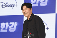 [포토] 한강 김희원 '얘들아 선생님 경찰됐다' 