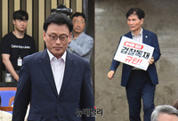 [포토] 긴급의총 참석하는 박광온 민주당 원내대표