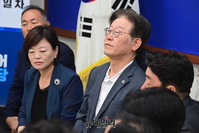 [포토] 의원들 만나는 이재명 민주당 대표