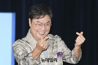 [포토] 남진, 포즈는 Z세대처럼