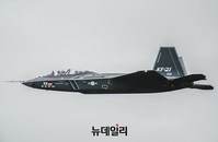 [포토] 하늘 가르는 한국형 전투기 KF-21