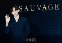 [포토] 더보이즈 현재 "주연이와 나들이 나왔어요"