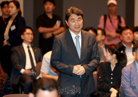 [포토] 학교안전 대국민 선포식 입장하는 이주호 장관