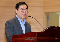 [포토] 가짜뉴스 근절 공청회, 인사말하는 박성중 의원