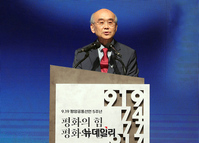 [포토] 인사말하는 백학순 김대중학술원장 