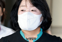 [포토] 항소심 선고 공판 출석하는 윤미향 