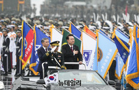 [포토] '제75주년 국군의날' 사열하는 윤석열 대통령