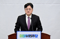 [포토] 의원총회서 발언하는 홍익표 민주당 원내대표