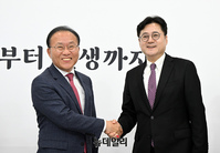 [포토] 국회서 만난 윤재옥·홍익표