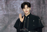 [포토] 이펙스 아민, 젠틀한 손인사