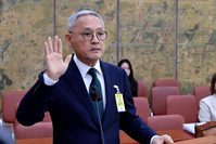 [포토] 선서하는 유인촌 문체부 장관 후보자