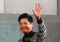 [포토] 주윤발 '이름 이렇게 쓰는거 맞죠'