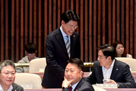 [포토] 의원총회 참석하는 장제원 의원