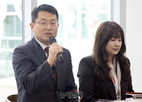 [포토] '두 개의 길' 공동저자 도태우 변호사